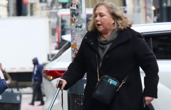 HOLD FOR CANDACE - 24 HR EXC - New York City, NY - *EXCLUSIVE* - Actress Kathleen Turner looks unrecognizable as she struggles in pain to walk with a cane during a rare public outing in Downtown Manhattan. Turner is known to work alongside Michael Douglas in ???Romancing the Stone??? and ???The Jewel of the Nile??? in the 1980s. WEB EMBARGO UNTIL APRIL 9, 2024 UNTIL 2:00 PM ET Pictured: Kathleen Turner BACKGRID USA 8 APRIL 2024 BYLINE MUST READ: BrosNYC / BACKGRID USA: +1 310 798 9111 / usasales@backgrid.com UK: +44 208 344 2007 / uksales@backgrid.com *UK Clients - Pictures Containing Children Please Pixelate Face Prior To Publication*