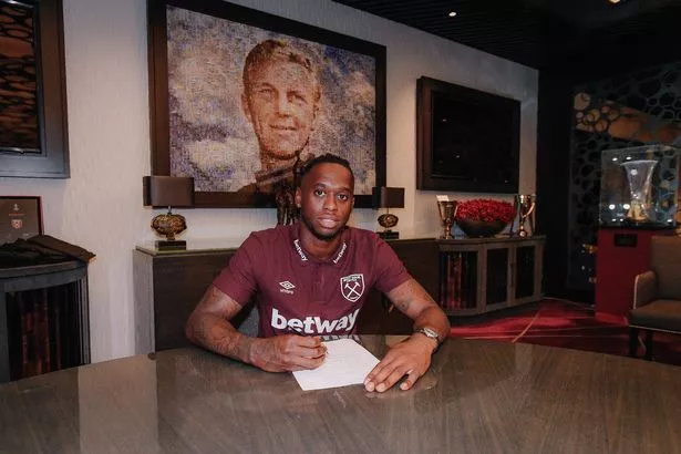 Aaron Wan-Bissaka puts pen to paper on his long-term Hammers deal