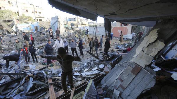 How will the temporary ceasefire between Israel and Hamas work