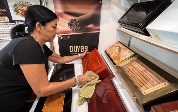 The art of creating coveted Cuban cigar boxes