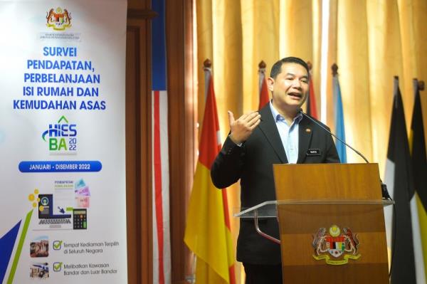 In tit-for-tat, Rafizi tells Azmin his formula helps keep RON95 cheap