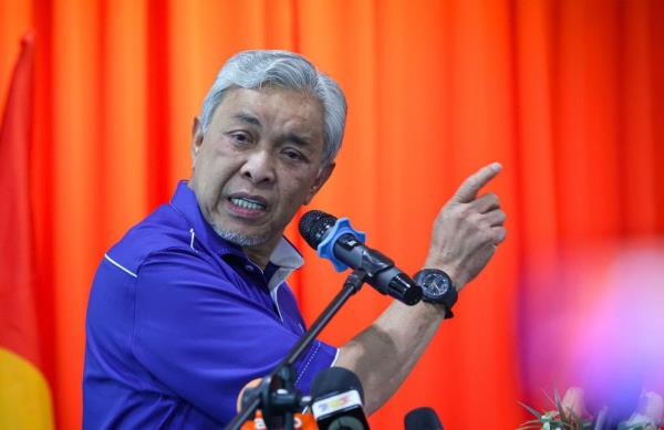 DPM Zahid criticises Dr Mahathir for questioning govt's 3R ban, says he should know better