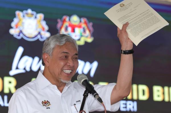 Bersih lodges police report against DPM Zahid for influencing Pulai voters by promising approval for PPR upgrading project